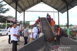 Pemkab Tanjab Barat dorong pengelolaan sampah bernilai ekonomi