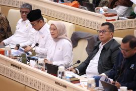 Menteri Rini Sampaikan Capaian Kinerja Kementerian PANRB T.A 2025 pada Rapat Kerja DPR RI