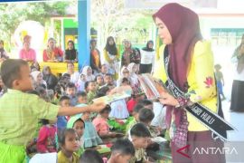 Ketua TP PKK  tinjau kegiatan MPLS di sekolah