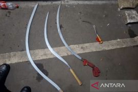 Hendak tawuran, Polisi tangkap enam pemuda bersenjata tajam di Depok