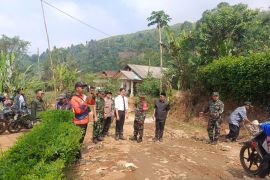 TNI AD bangun infrastruktur desa lewat program TMMD di Cianjur