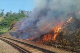 KAI Bandung peringatkan bahaya bakar sampah di sekitar rel