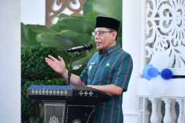 Pemkab Lombok Timur menghadirkan khitanan massal