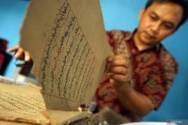 Pegiat sejarah Trenggalek simpan sembilan manuskrip kuno dari abad 19