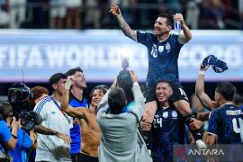 Dua gol larut antara Argentina sisihkan Inggris menuju final