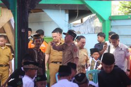 Parosil Mabsus serahkan bantuan untuk korban kebakaran TPA Sunan Bonang