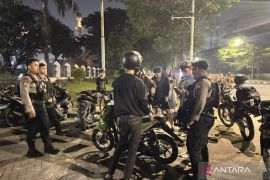Brimob Polda Metro Jaya bubarkan balap liar di Cipayung Jaktim