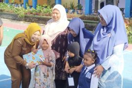 Bupati Kobar tegaskan pentingnya peran ayah dukung anak berprestasi