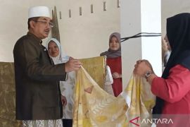 Pemkab Tanjabbar siap fasilitasi pasar produk UMKM kain  pewarna alami