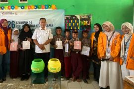 KKM Universitas Primagraha edukasi siswa cara pilah sampah