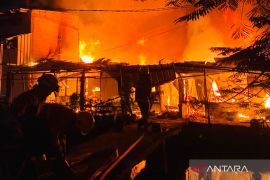 Kebakaran hanguskan kontrakan lima pintu di Cakung Jaktim