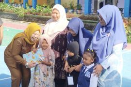 Bupati Kobar: Peran ayah penting dalam medukung prestasi anak