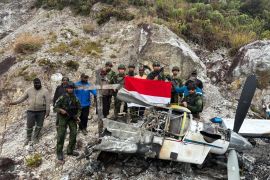 Indonesia restores Papua air link after fatal plane attack