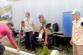 BBRMP Maluku serahkan alat pertanian modern kepada petani di Buru