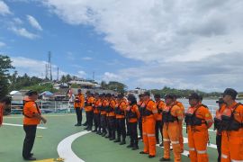 Basarnas Kendari kirim 28 personel bantu cari kapal tenggelam KM Nurul Salsa di Selayar