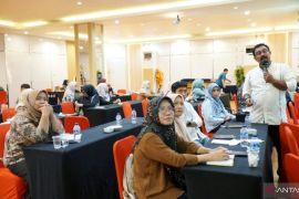 Dinkes P2KB Gorontalo beri penguatan layanan persalinan di puskesmas