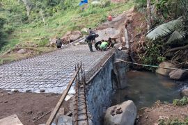 Kodim 1409/Gowa bangun jembatan Armco di Tombolopao