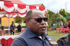 Pemkab Jayawijaya minta polri tertibkan warga bawa sajam di Wamena
