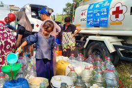 PMI bantu 250.000 liter air bersih untuk warga kekeringan di Bekasi