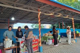 TVRI NTT memfasilitasi puluhan UMKM pada nobar Piala Dunia 2026