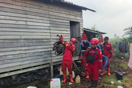 Karhutla 80 hektare di Mandau, Manggala Agni Riau nginap di rumah warga