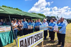 BKKBN distribusikan bantuan 100 keluarga berisiko stunting di Talaud