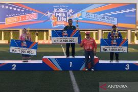 MTsN 1 Kudus pertahankan gelar juara umum "Athletics Challenge" KU-15