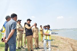 Pemkab Lamongan keruk sedimentasi Waduk Gondang untuk irigasi pertanian
