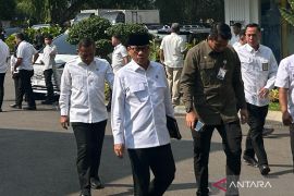 Prabowo memimpin sidang kabinet paripurna di Istana Jakarta