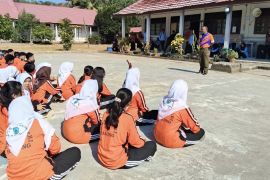 BPBD Balangan kenalkan pemadam kebakaran kepada pelajar SMAN 1 Halong