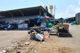 Disdag Mataram meminta pedagang di pasar siapkan plastik sampah