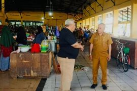 Disdag mengevaluasi kondisi fisik pasar tradisional di Mataram