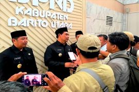 Bupati Shalahuddin pastikan pembebasan lahan pelebaran jalan terus berproses