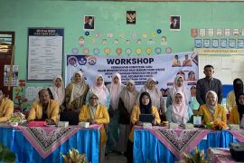 PLB FIP UNP tingkatkan kompetensi guru di Nagari Jaho dalam identifikasi ABK