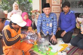Warga Grogol Selatan dapat edukasi buat komposter untuk kelola sampah