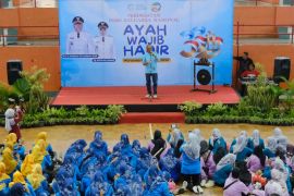 Bupati Banyumas menyerukan penguatan peran ayah dalam pengasuhan anak