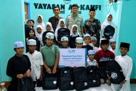 PLN UIW NTB salurkan bantuan perlengkapan sekolah bagi anak yatim dan dhuafa