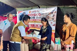 PLN Peduli, YBM, dan UP3 Tolitoli salurkan bantuan korban kebakaran