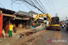 SDA Jakbar revitalisasi saluran air perbatasan untuk atasi banjir