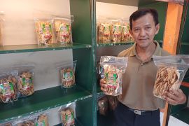 Tanjungpinang's tempeh&nbsp;chips expand into Singapore's market