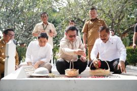 Kepala KSP dan Menteri Imipas ziarah di TMP Taruna Daan Mogot