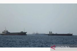 Satu tanker meledak saat berusaha lewati Selat Hormuz penuh ranjau