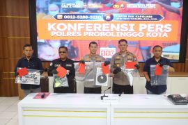 Polisi ungkap tiga pelaku pelemparan bondet di Probolinggo masih anak
