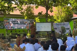 Tiket masuknya sampah, pulangnya membawa kesadaran: EMP Energi Gandewa ajak pelajar Rantau Bais peduli lingkungan