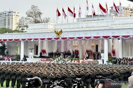 Prabowo commissions 1,177 military, police officers
