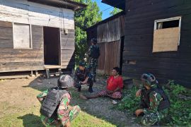 Satgas Yonif 511/DY perkuat komunikasi dengan warga Papua di Karubaga