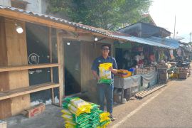 Bulog Belitung tambah pasokan 500 ton beras medium