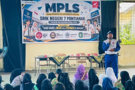 Astra Motor Kalbar edukasi keselamatan berkendara saat MPLS di SMKN 7 Pontianak