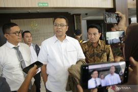 Mantan Gubernur NTB Zulkieflimansyah menjawab belasan pertanyaan jaksa di kasus Motocross