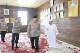 Pererat Silaturahmi dengan ulama, Kepala SPN Polda Sumut dan Kapolres Langkat  kunjungi Madrasah Tuan Guru Besilam